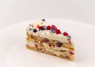 Berry White cake II.